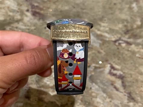 Disney Dogs MagicBand 2 By Dooney & Bourke – Limited Edition 4 Disney Dogs MagicBand 2 By Dooney & Bourke – Limited Edition - Image 2